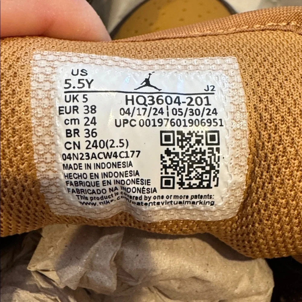 Nike Air Jordan 1 Low SE Flax/Black-Baroque Brown - Picture 6 of 7